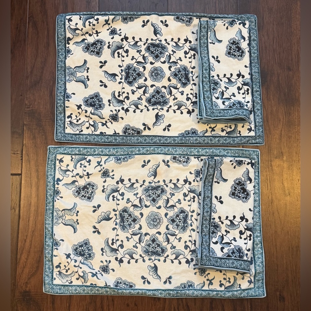 Williams Sonoma Blue Floral Placemats with Napkins - Set of 2